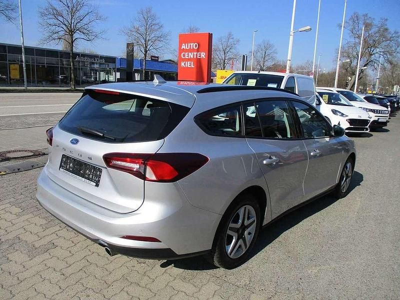 Gebraucht Ford Focus Cool & Connect 120 PS (88 kW) 2022 Polar silber metallic Kombi