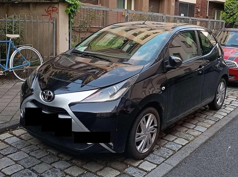 Gebraucht Toyota Aygo Edition-S 69 PS (50 kW) 2017 Schwarz Kleinwagen