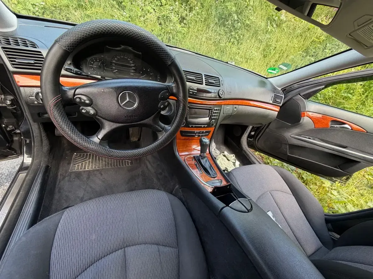 Gebraucht Mercedes E220 Classic 170 PS (125 kW) 2006 Schwarz Kombi