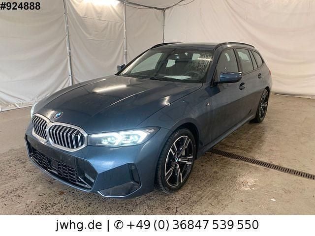 Arctic race blue metallic (metallic) Gebraucht 2024 BMW 330 Shadowline Kombi | 37.950 € - Bild 1/4