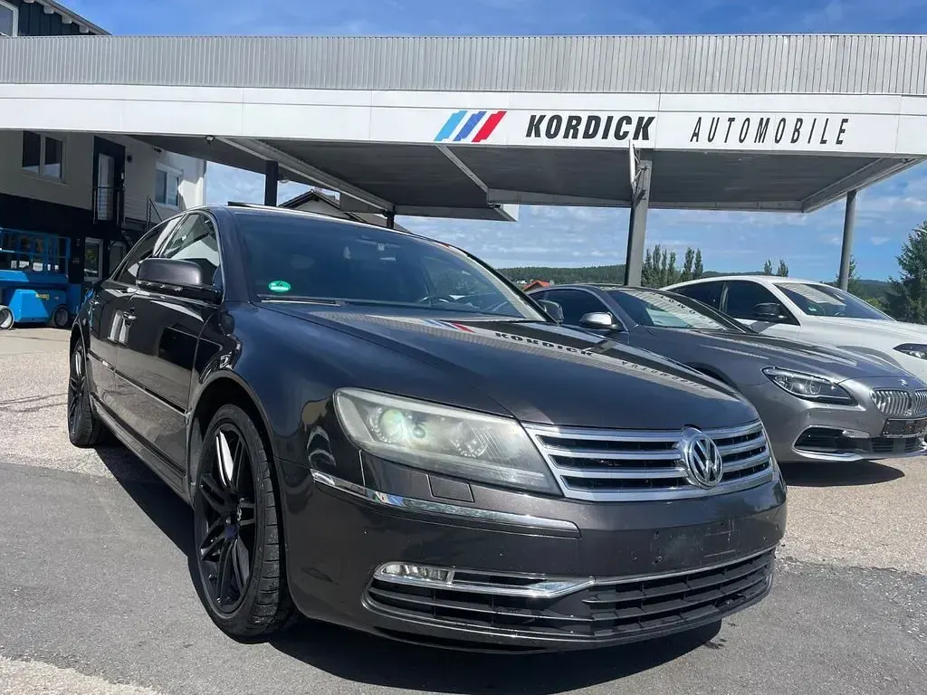 Gebraucht VW Phaeton 239 PS (175 kW) 2013 Braun Limousine