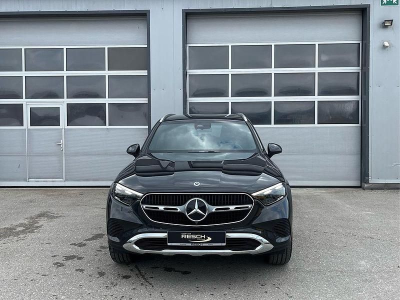 Gebraucht Mercedes GLC200 204 PS (150 kW) 2024 Grau SUV