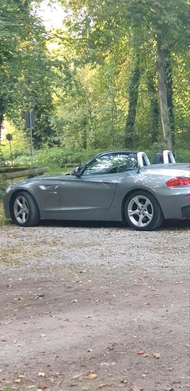 Grau Gebraucht 2011 BMW Z4 Cabrio | 8.999 € - Bild 1/4