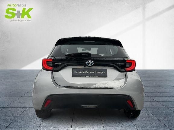 Gebraucht Toyota Yaris Hybrid Basis 116 PS (85 kW) 2023 Shimmering silver metallic