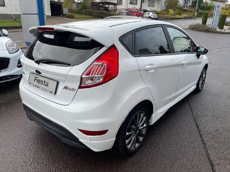 Gebraucht Ford Fiesta ST-Line 101 PS (74 kW) 2017 Frostweiß Kleinwagen