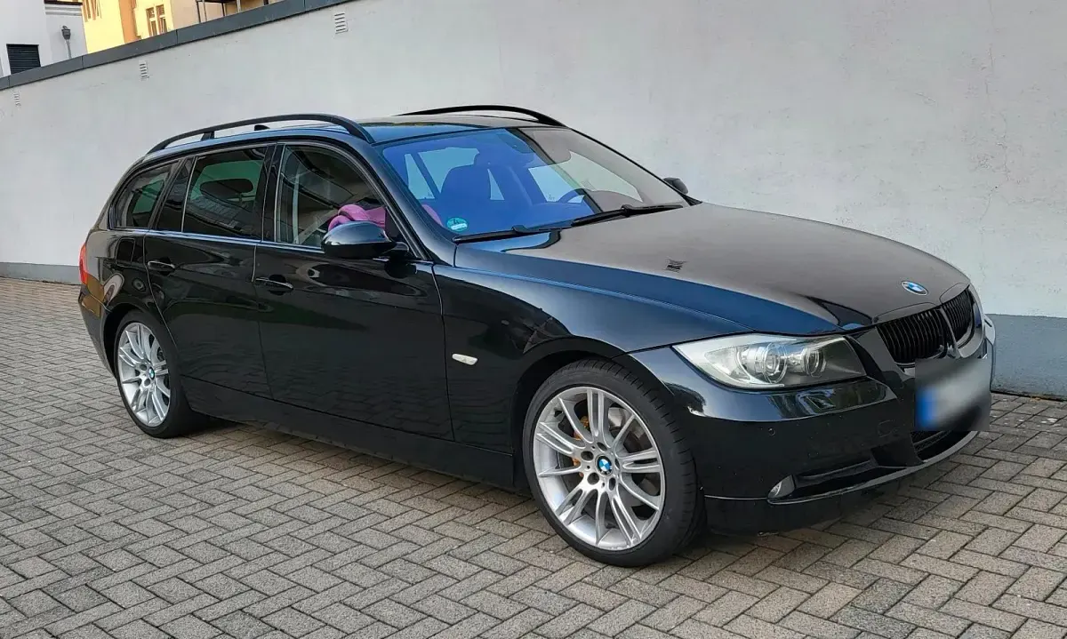 Gebraucht BMW 320 177 PS (130 kW) 2007 Schwarz Kombi