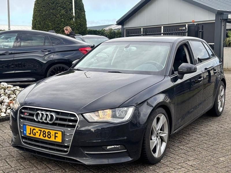 Gebraucht Audi A3 Sport 105 PS (77 kW) 2013 Schwarz Limousine