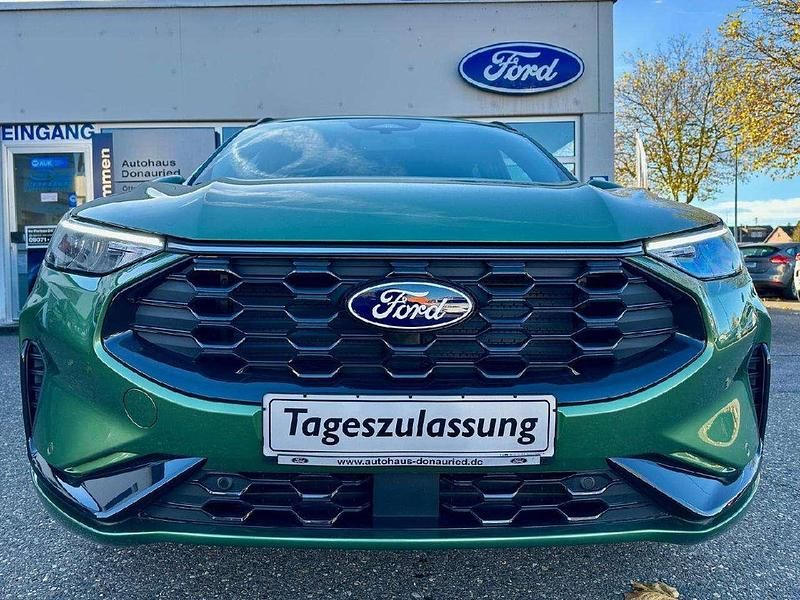 Neu Ford Kuga ST-Line 186 PS (136 kW) 2025 Bursting green SUV