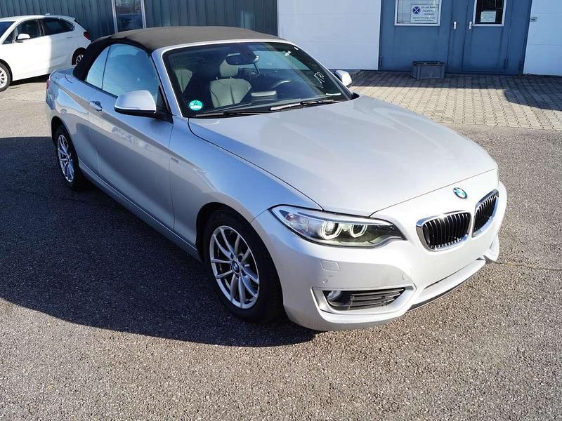 Gebraucht BMW 218 136 PS (100 kW) 2017 Glaciersilber Cabrio