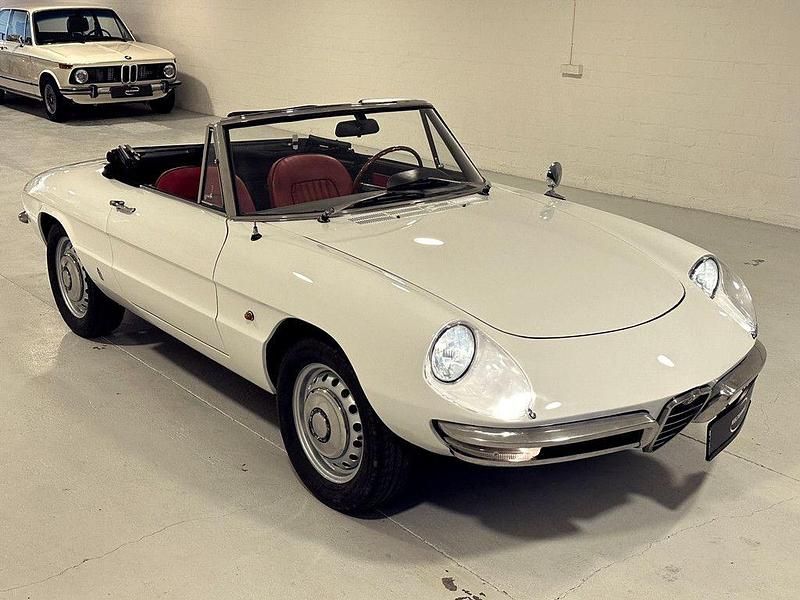 Weiß Gebraucht 1967 Alfa Romeo Spider Cabrio | 54.750 € - Bild 1/4