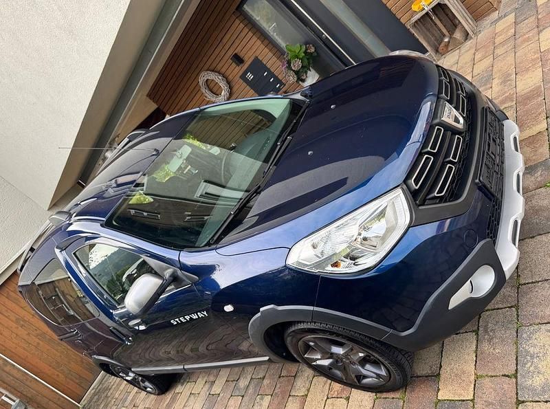 Blau Gebraucht 2017 Dacia Dokker Celebration Van | 12.340 € (Fairer Preis) - Bild 1/4