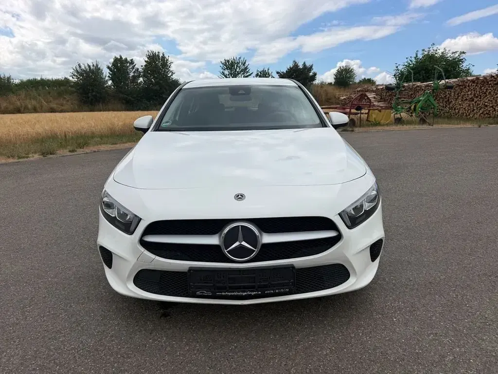 Gebraucht Mercedes A180 116 PS (85 kW) 2018 Weiß Limousine