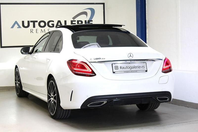 Weiß Gebraucht 2019 Mercedes C300 AMG line Limousine | 32.990 € (Teuer) - Bild 1/4