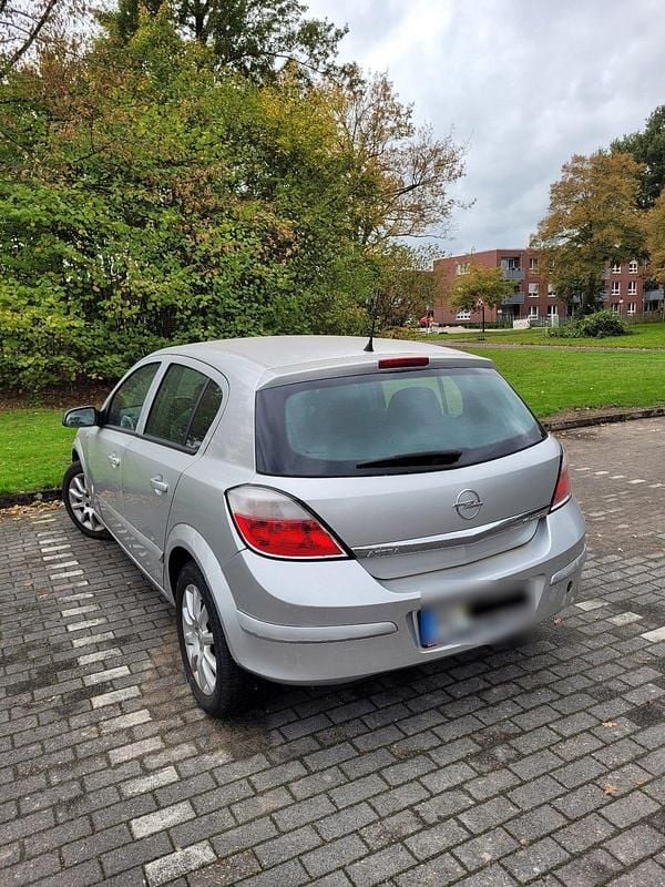 Silber Gebraucht 2004 Opel Astra Edition Limousine | 1.700 € (Guter Preis) - Bild 1/4