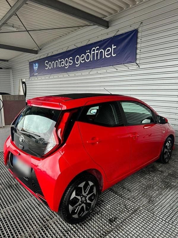 Gebraucht Toyota Aygo 72 PS (52 kW) 2020 Rot Kleinwagen