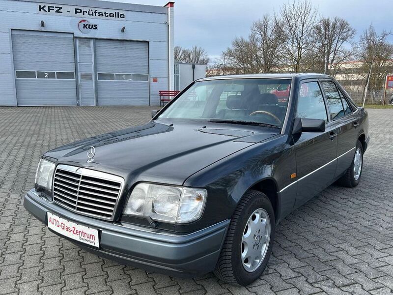 Schwarz Gebraucht 1994 Mercedes E420 Limousine | 24.990 € - Bild 1/4