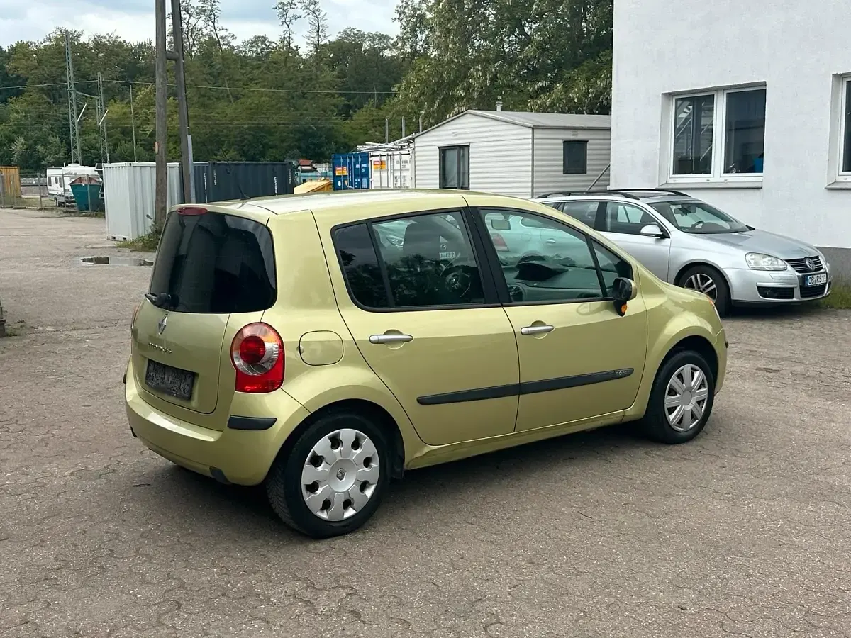 Używany Renault Modus Dynamique 88 KM (64 kW) 2004 Zielony Minivan
