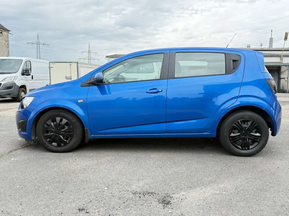 Gebraucht Chevrolet Aveo LT 101 PS (74 kW) 2012 Boracay blau Kleinwagen