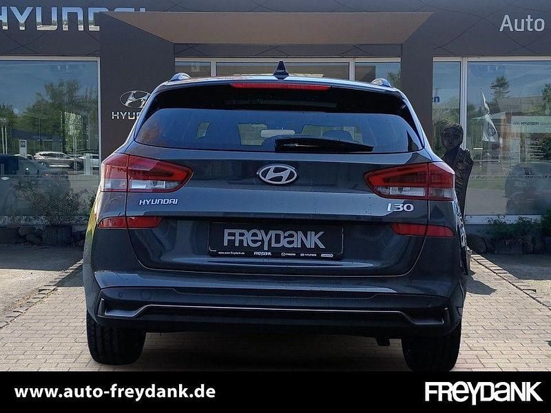 Neu Hyundai i30 140 PS (102 kW) 2026 Ecotronic gray Kombi