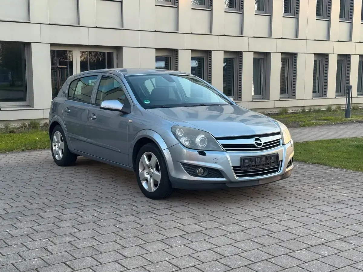 Usata Opel Astra 110 CV (80 kW) 2008 Andere farben Utilitaria