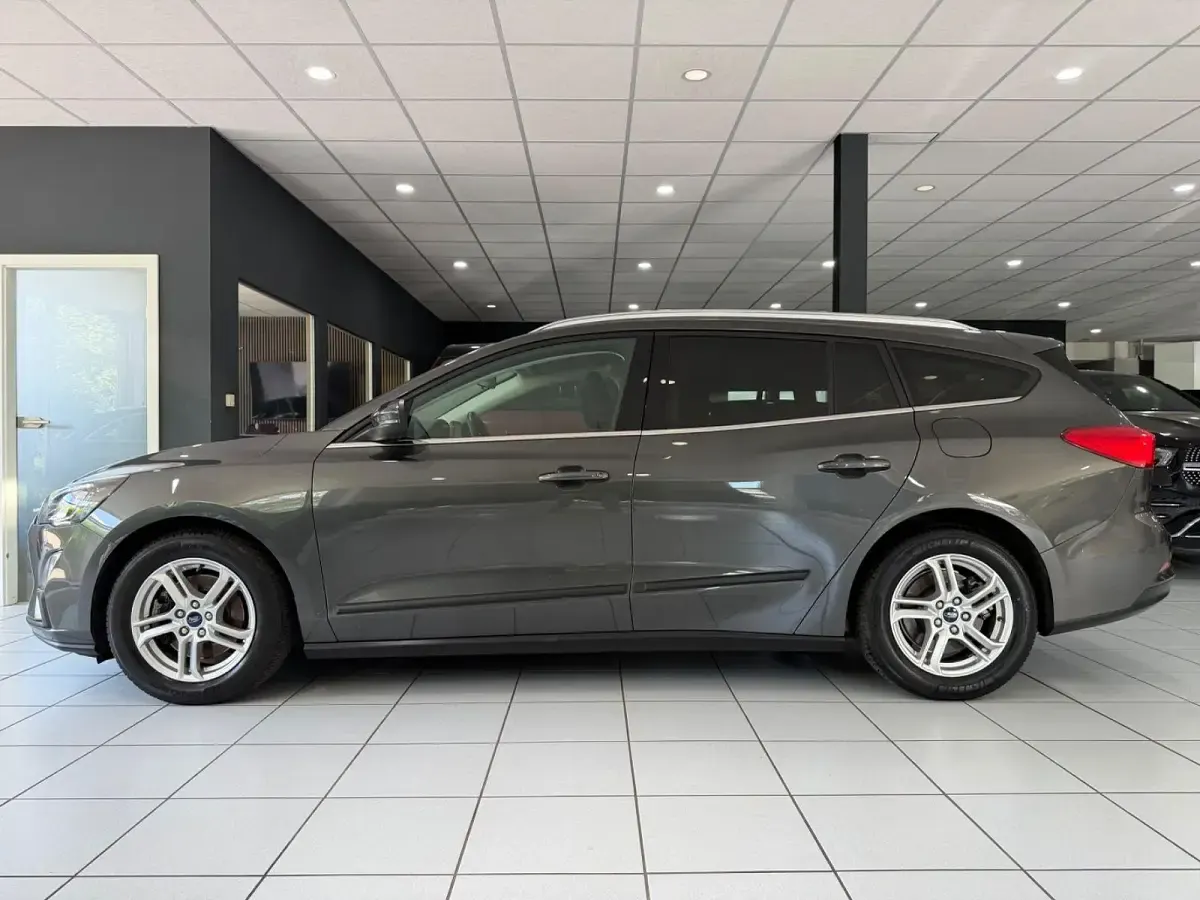 Gebraucht Ford Focus Cool & Connect 120 PS (88 kW) 2019 Grau Kombi