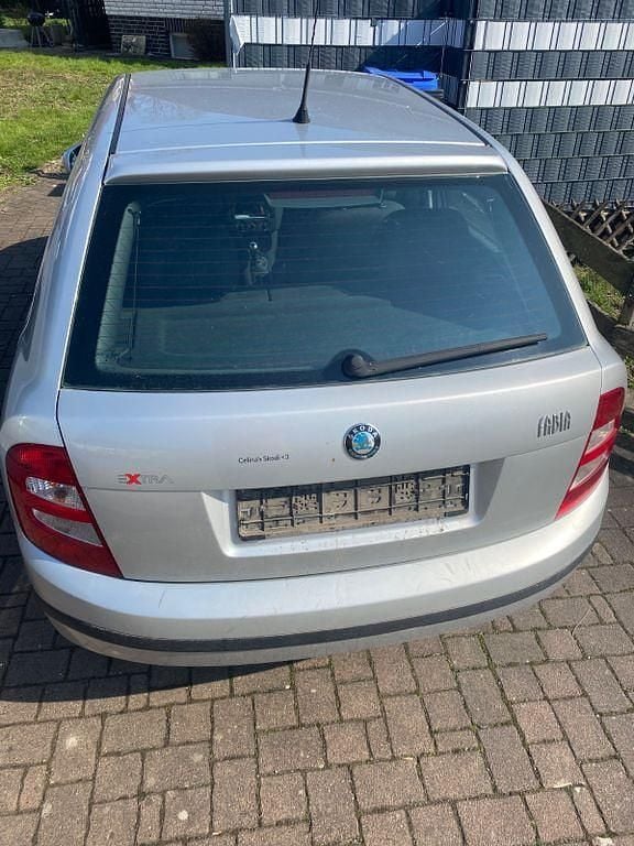 Gebraucht Skoda Fabia 54 PS (39 kW) 2003 Silber Limousine