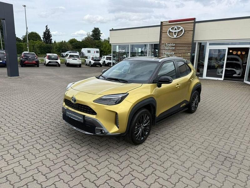 Gold Gebraucht 2022 Toyota Yaris Cross SUV | 25.950 € (Etwas zu teuer) - Bild 1/4