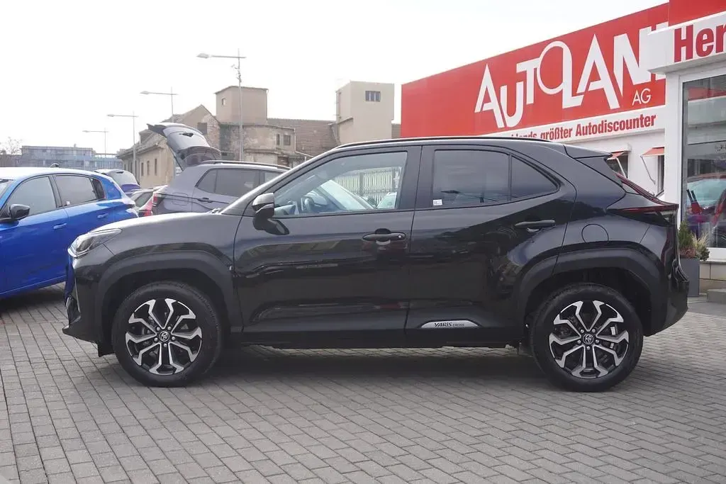 Gebraucht Toyota Yaris Cross 116 PS (85 kW) 2024 Rot SUV