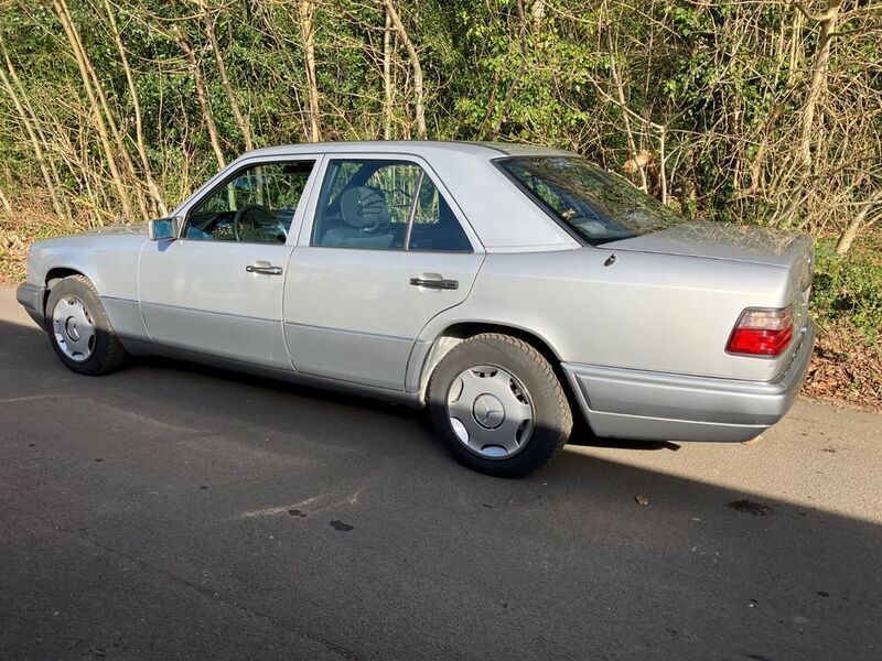 Brugt Mercedes E220 150 HK (110 kW) 1994 Sølv Sedan