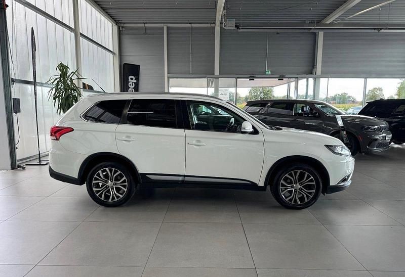Gebraucht Mitsubishi Outlander 150 PS (110 kW) 2016 Weiß SUV