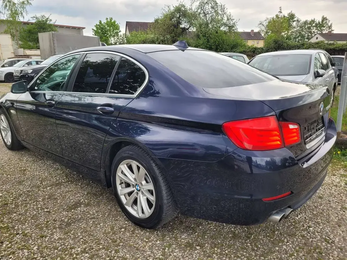 Gebraucht BMW 520 184 PS (135 kW) 2011 Imperialblau brillanteffekt Limousine