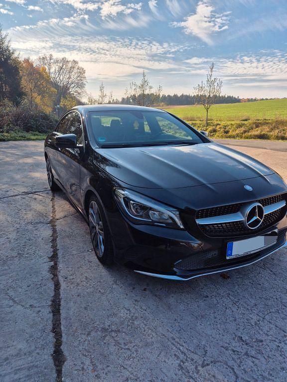 Gebraucht Mercedes CLA180 122 PS (89 kW) 2016 Schwarz Limousine