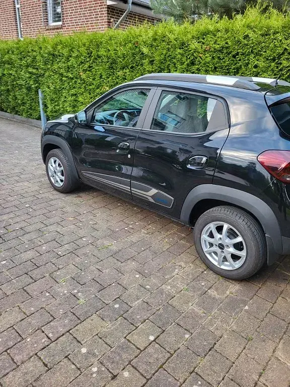 Usado Dacia Spring Comfort Plus 33 kW (45 CV) 2022 Negro Utilitario