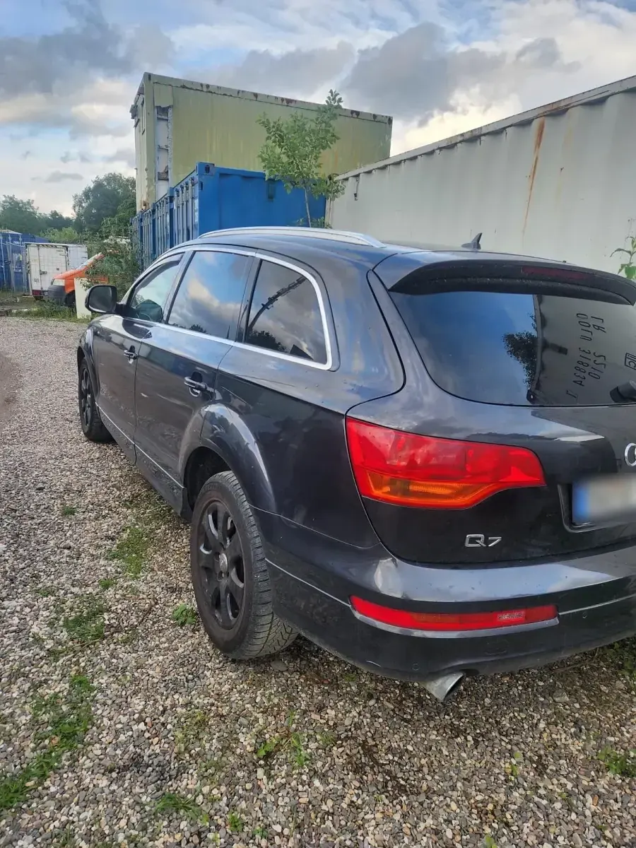 Używany Audi Q7 S-line plus 240 KM (176 kW) 2008 Czarny SUV