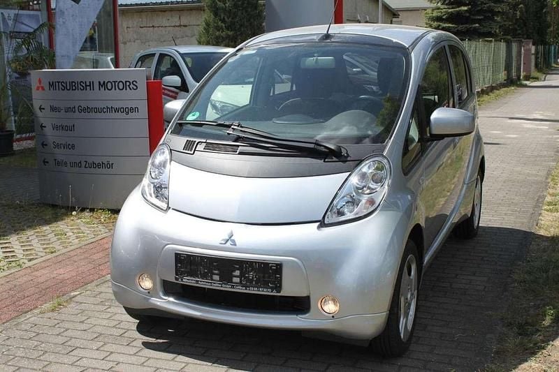 Coolsilber Gebraucht 2015 Mitsubishi i-MiEV Kleinwagen | 5.990 € - Bild 1/4