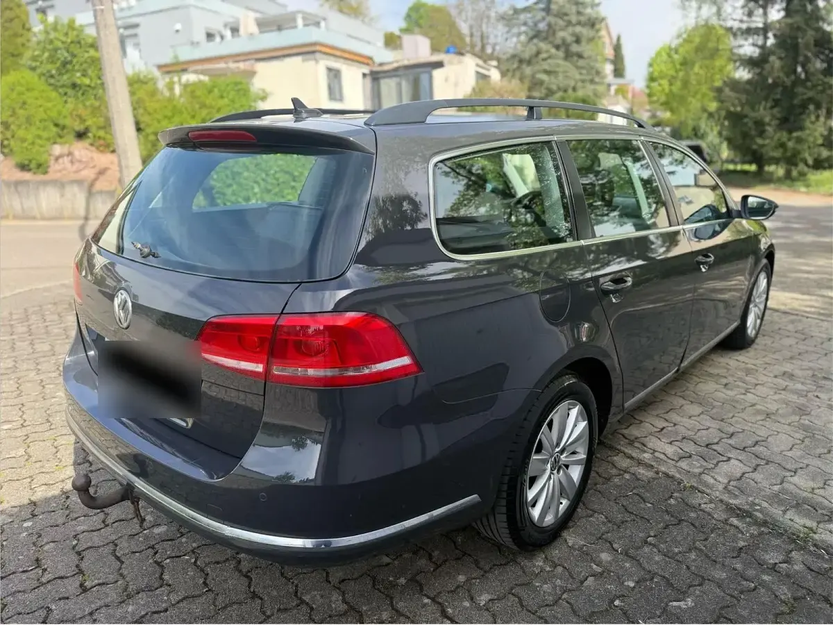 Gebraucht VW Passat 105 PS (77 kW) 2011 Grau Kombi