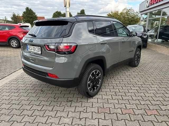 Gebraucht Jeep Compass 181 PS (133 kW) 2024 Grau (sting gray / dach schwarz) SUV