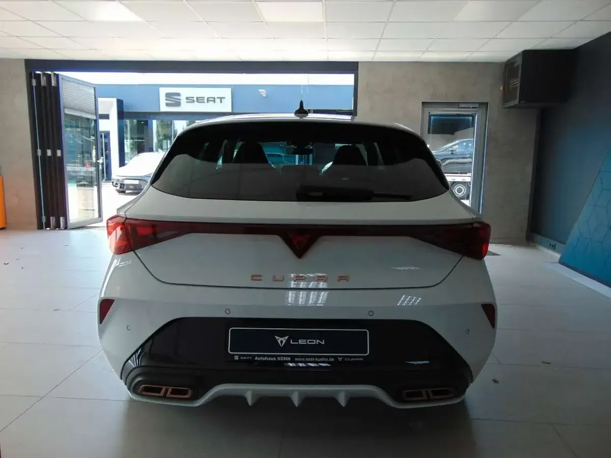 Neu Cupra Leon VZ 272 PS (200 kW) 2026 Weiß Limousine