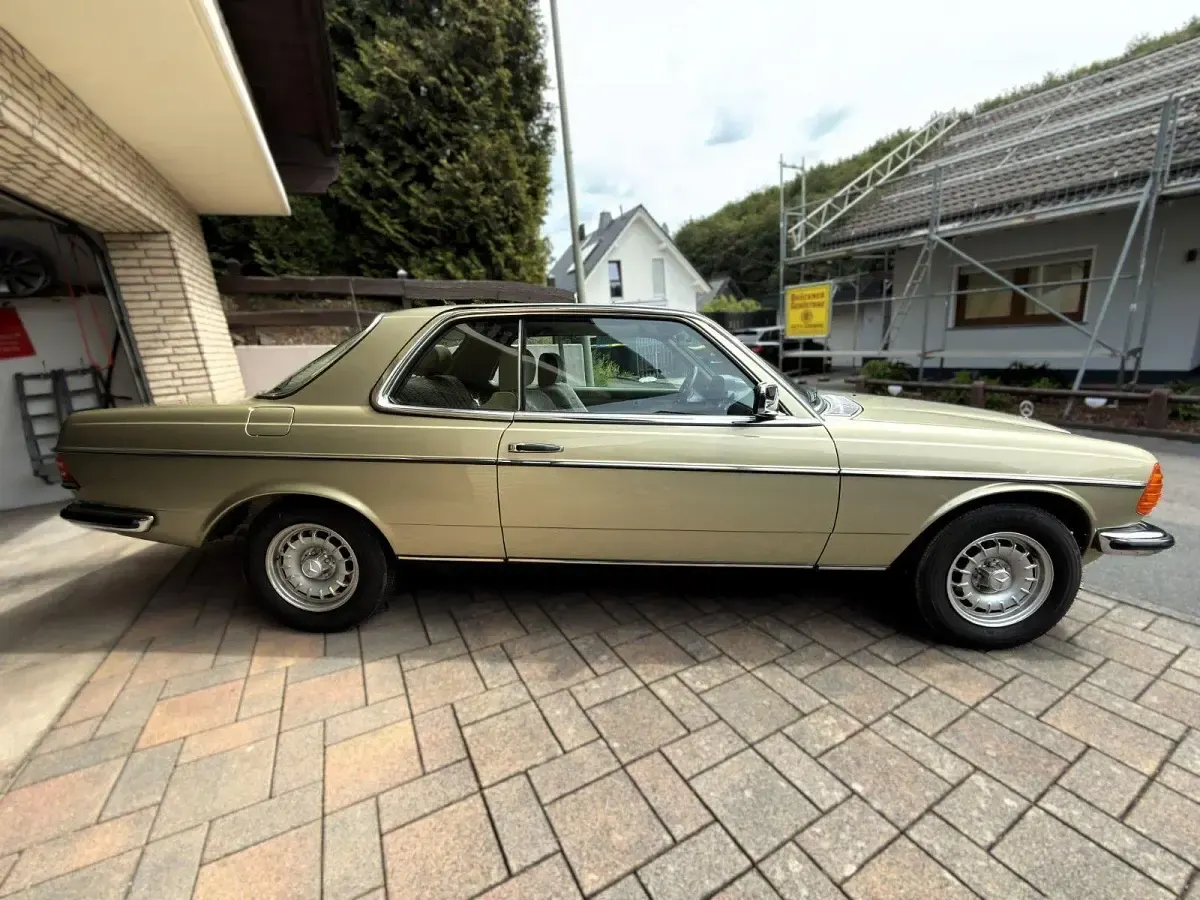 Gebraucht Mercedes 230 109 PS (80 kW) 1979 Silber Coupé
