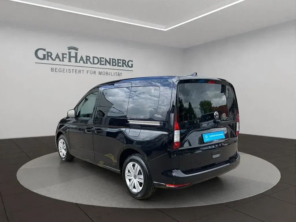 Gebraucht VW Caddy Basis 102 PS (75 kW) 2024 Schwarz Van / Kleinbus