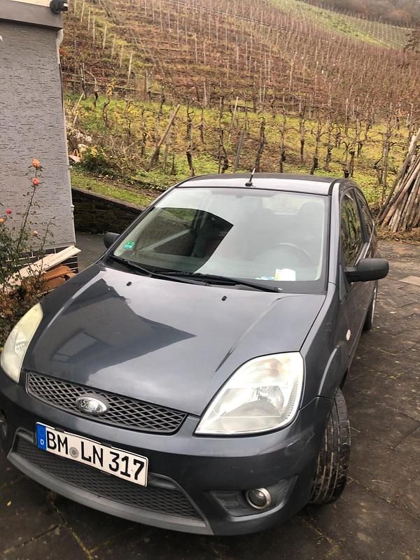 Gebraucht Ford Fiesta 103 PS (75 kW) 2005 Grau Kleinwagen