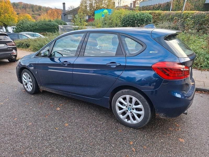 Blau Gebraucht 2018 BMW 225 Active Tourer iPerformance Van / Kleinbus | 12.000 € (Superpreis) - Bild 1/4