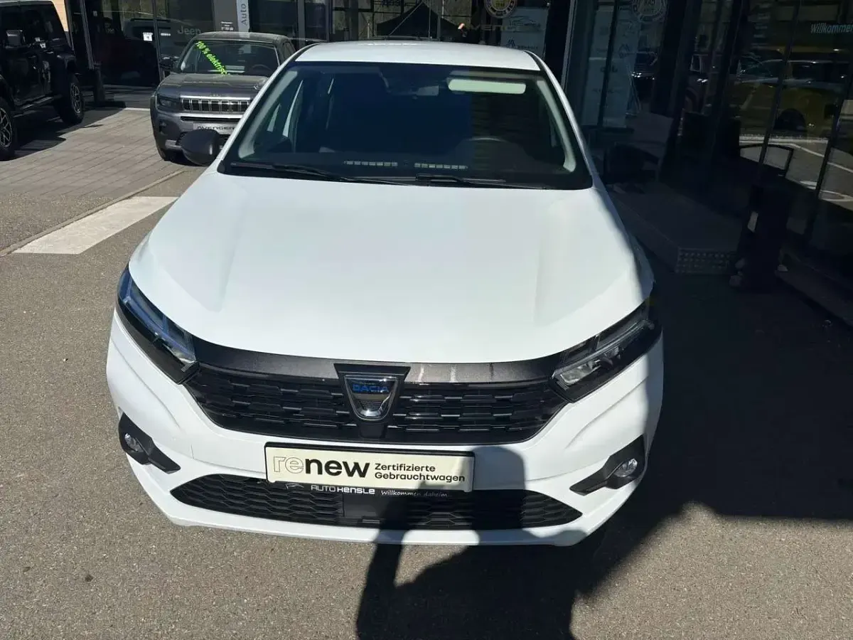 Gebraucht Dacia Sandero Essentiel 101 PS (74 kW) 2022 Weiß Limousine