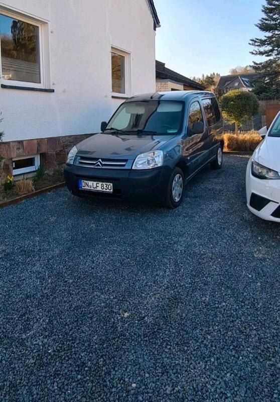 Grau Gebraucht 2009 Citroën Berlingo Van / Kleinbus | 4.150 € (Fairer Preis) - Bild 1/4