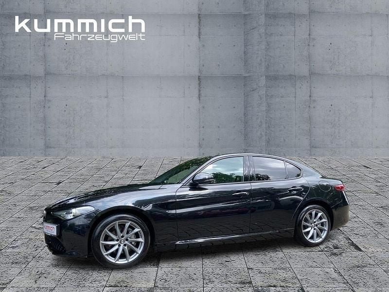 Schwarz Gebraucht 2023 Alfa Romeo Giulia Sprint Sprint Coupé | 36.990 € (Superpreis) - Bild 1/4