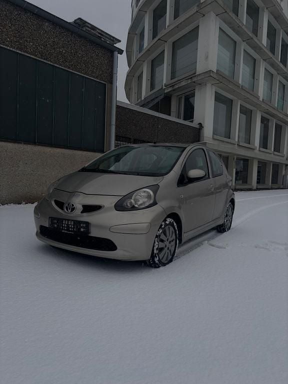 Beige Gebraucht 2008 Toyota Aygo Kleinwagen | 2.400 € (Fairer Preis) - Bild 1/4