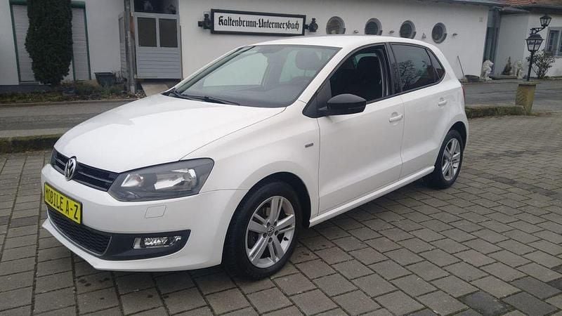 Weiß Gebraucht 2012 VW Polo Match Limousine | 5.600 € (Guter Preis) - Bild 1/4