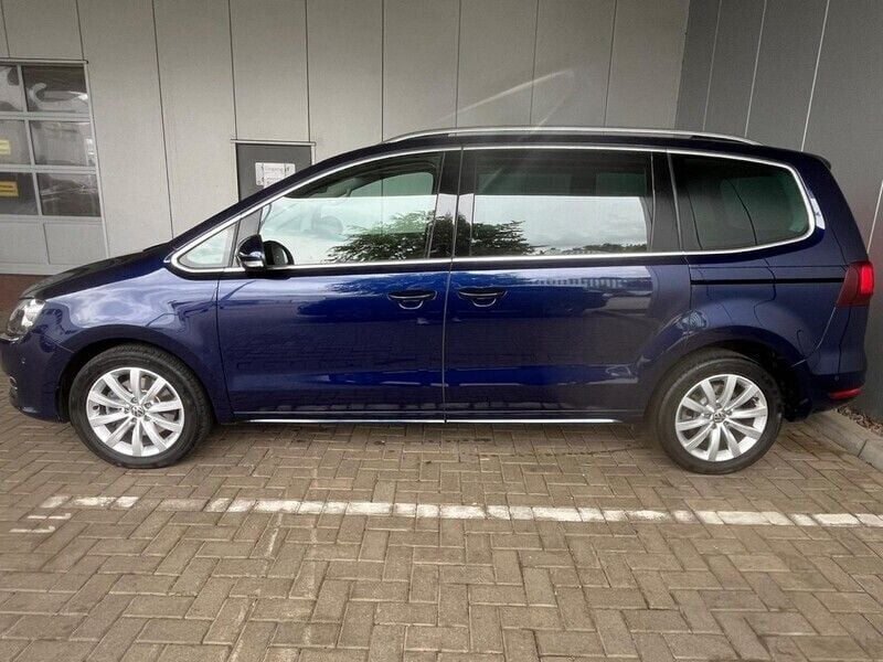 Gebraucht VW Sharan Highline 150 PS (110 kW) 2020 Atlantik blue (blau) Van / Kleinbus