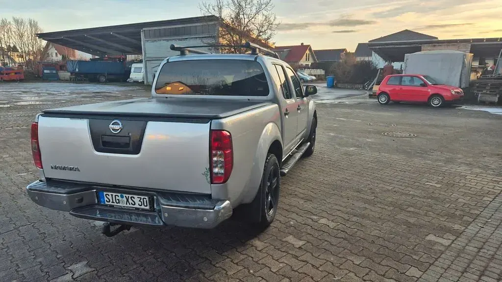 Gebraucht Nissan Navara 174 PS (127 kW) 2006 Silber Pickup
