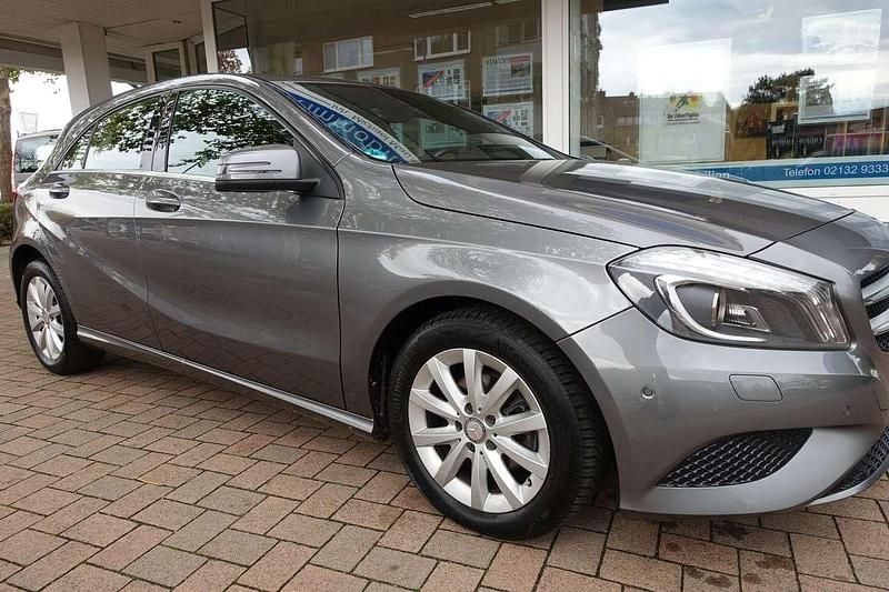 Mountaingrau metallic Gebraucht 2012 Mercedes A180 Urban Limousine | 11.250 € (Superpreis) - Bild 1/4